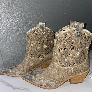 Donald J. Pliner Sami Cowboy Rhinestone Boots Size 8